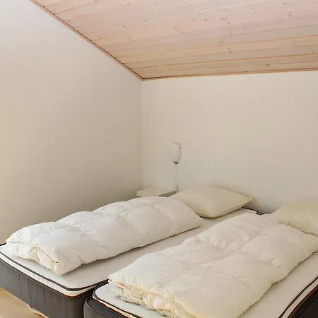 Three-bedroom Holiday In * Hals