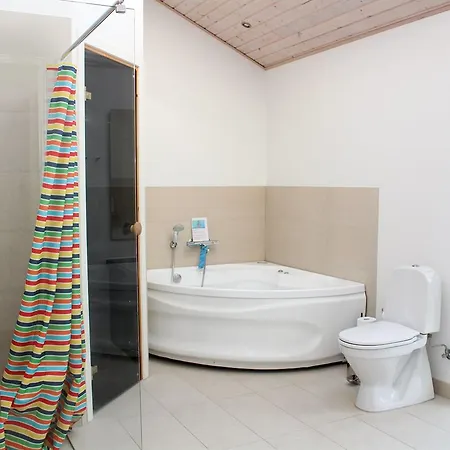 Three-bedroom Holiday In * Hals