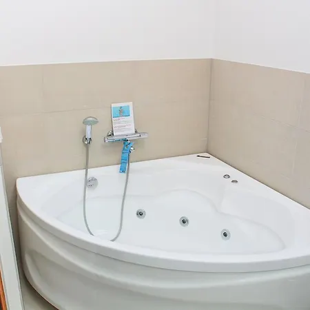 Three-bedroom Holiday In * Hals