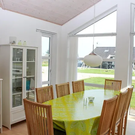 Three-bedroom Holiday In * Hals