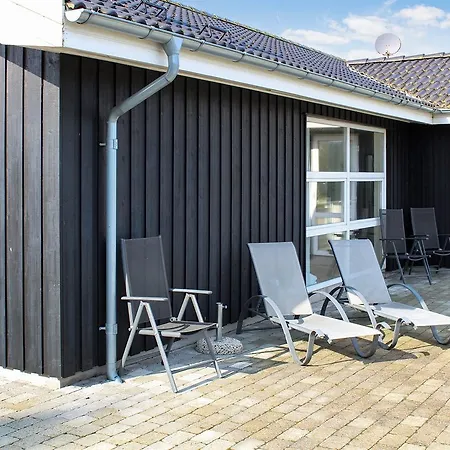 Three-bedroom Holiday In * Hals