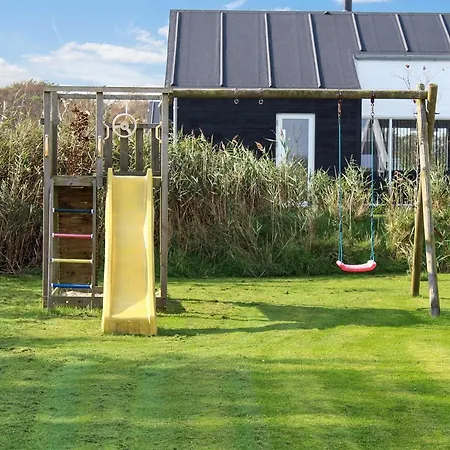 Three-bedroom Holiday In * Hals